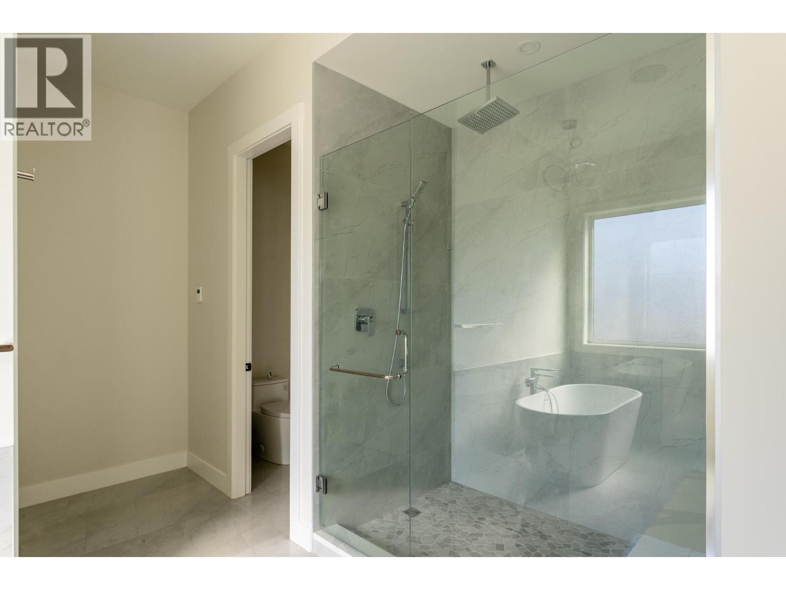  873 Royal Troon Lane, Kelowna