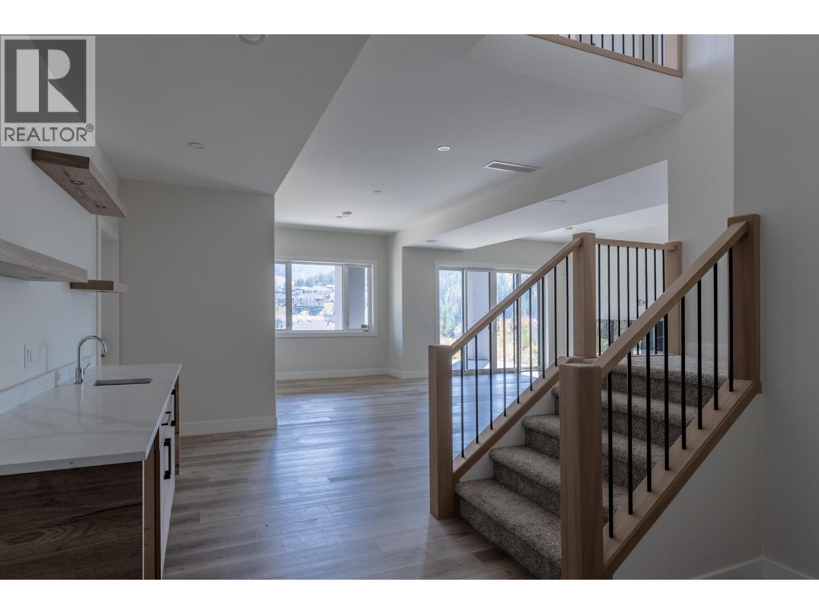  873 Royal Troon Lane, Kelowna