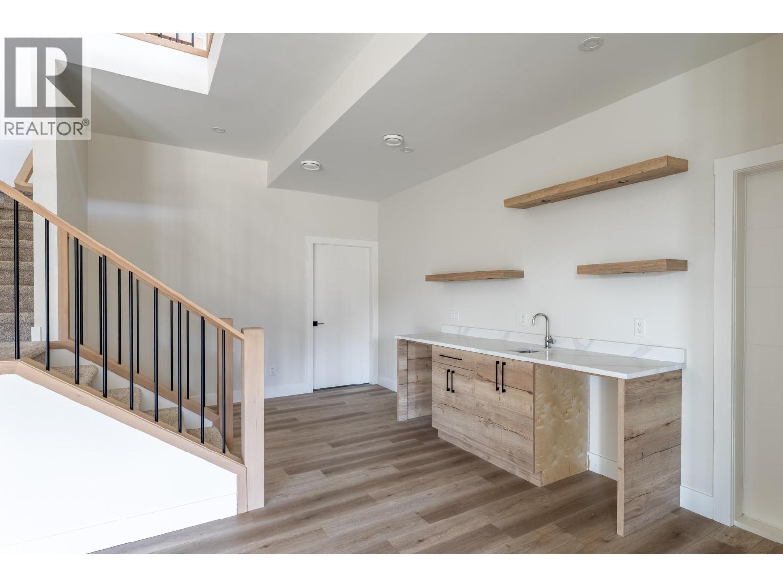  873 Royal Troon Lane, Kelowna