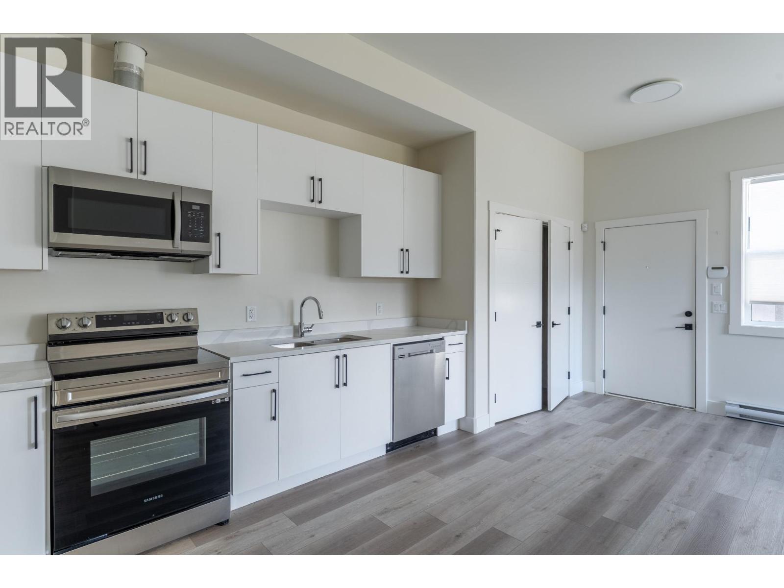  873 Royal Troon Lane, Kelowna
