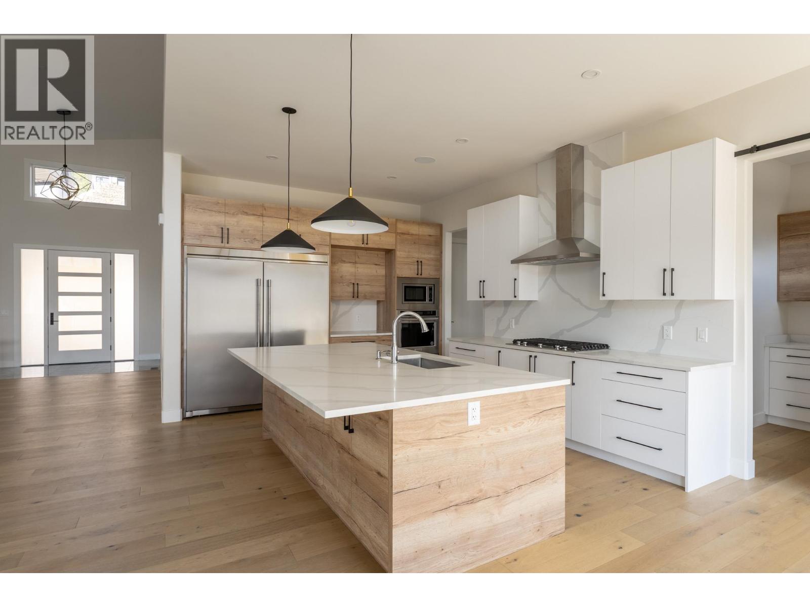  873 Royal Troon Lane, Kelowna