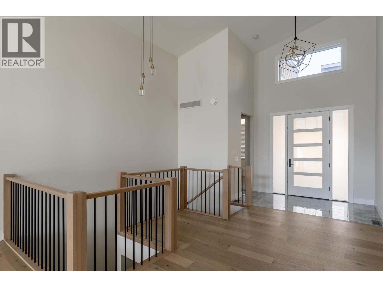  873 Royal Troon Lane, Kelowna