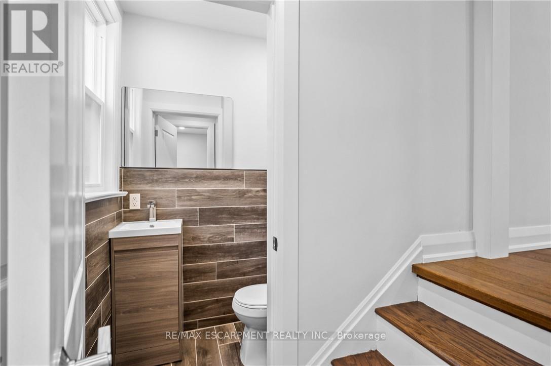 Photo 18 of A 723 Hager Avenue, Burlington ON