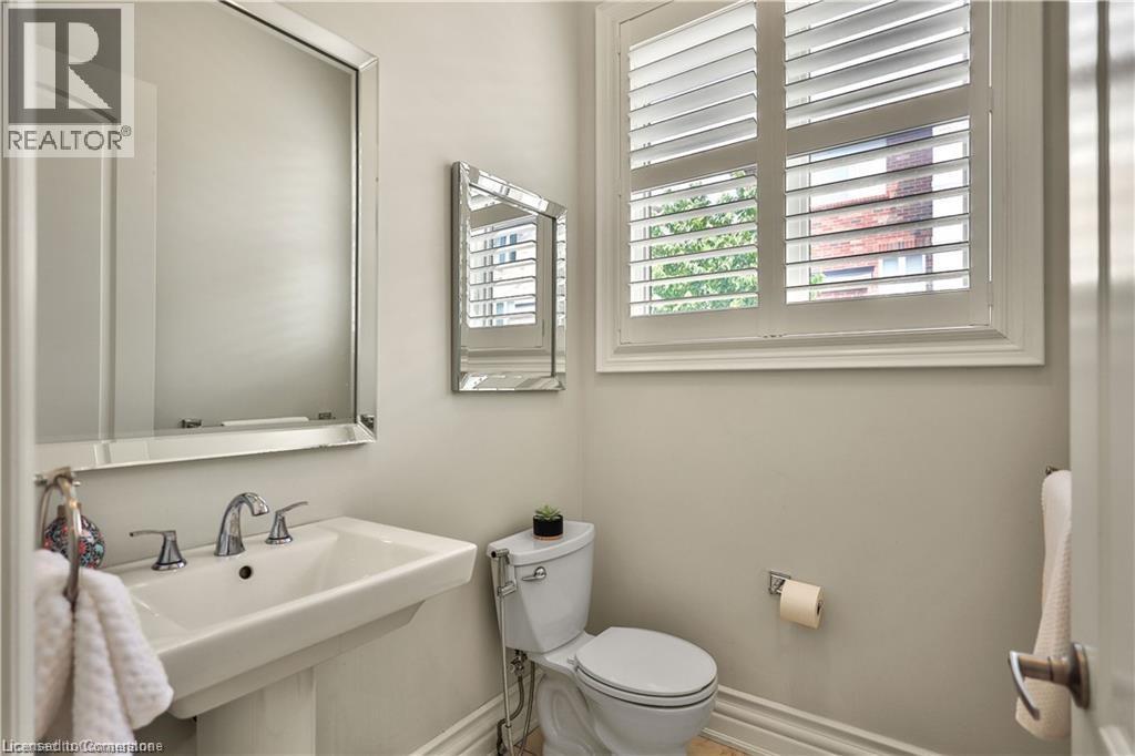 Photo 16 of 220 Moorland Crescent, Ancaster ON