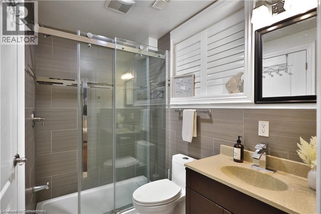 Photo 36 of 220 Moorland Crescent, Ancaster ON