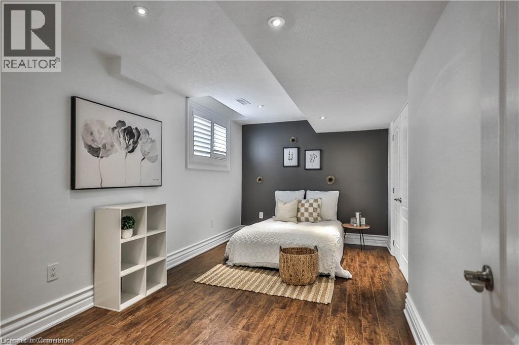Photo 35 of 220 Moorland Crescent, Ancaster ON