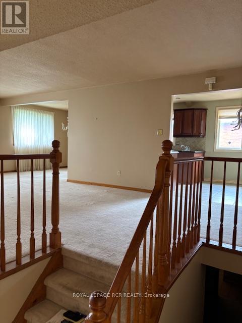 Photo 4 of 48 Seaton Place Drive, Hamilton ON