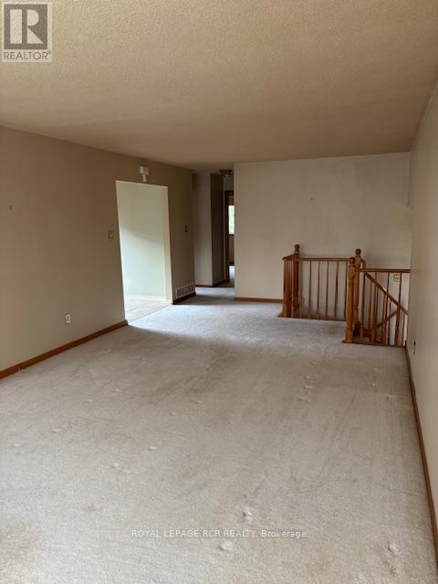 Photo 3 of 48 Seaton Place Drive, Hamilton ON
