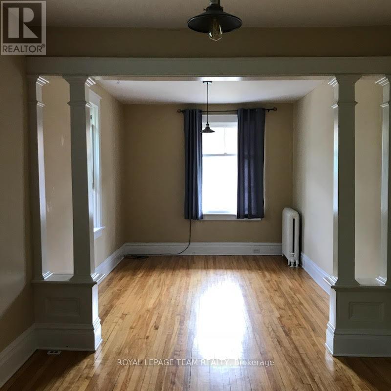 Photo 11 of 196 198 Ivy Crescent, Ottawa ON