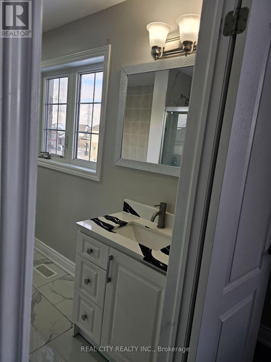 Photo 22 of 132 Sunset Way, Thorold ON