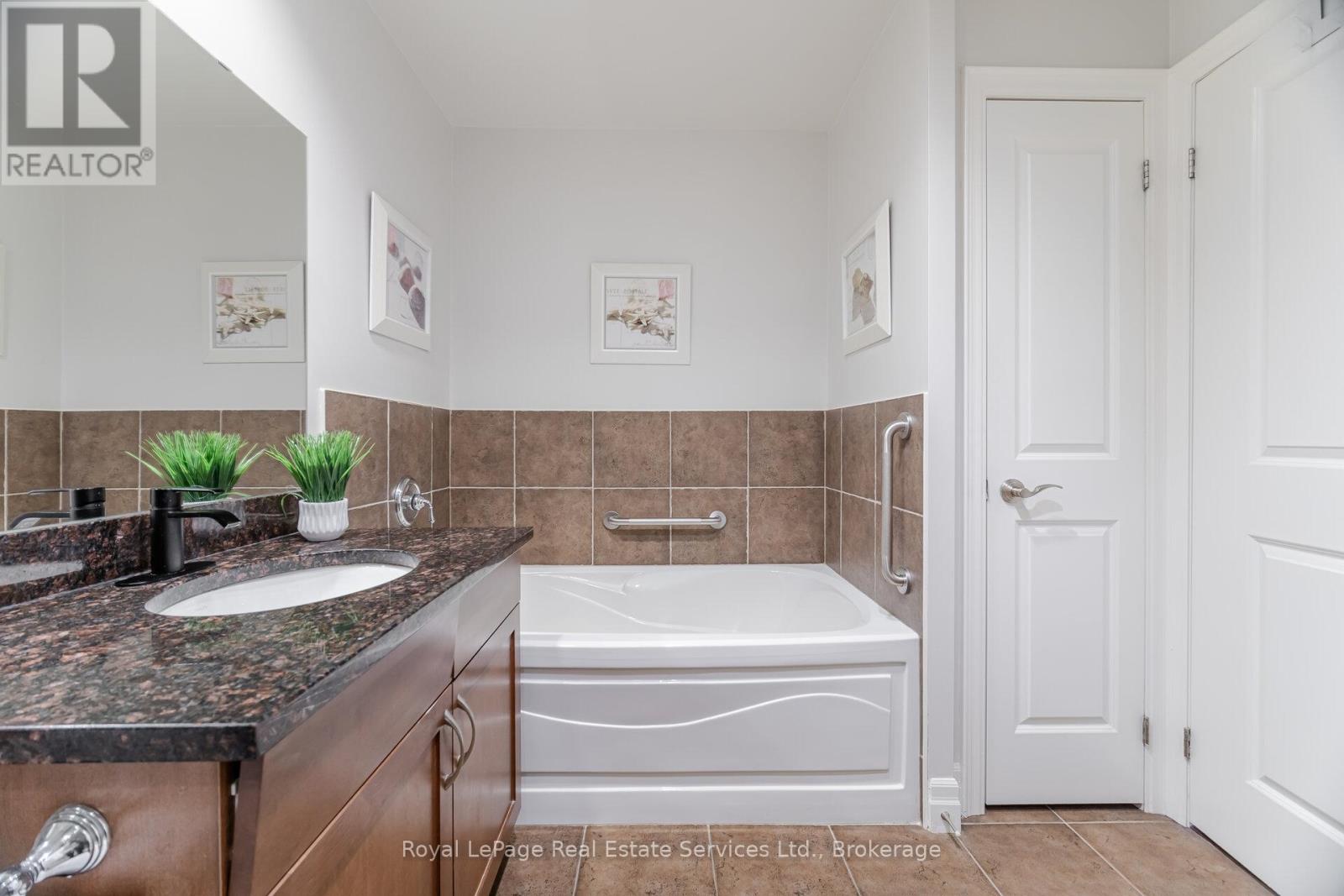 Photo 30 of 303 360 Pearl Street, Burlington ON