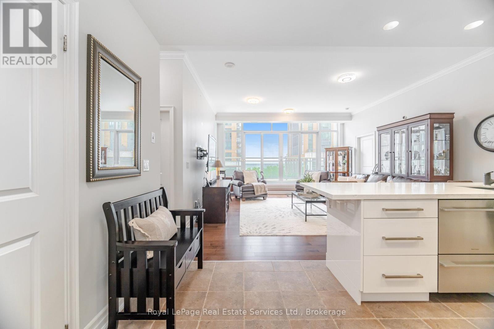 Photo 13 of 303 360 Pearl Street, Burlington ON