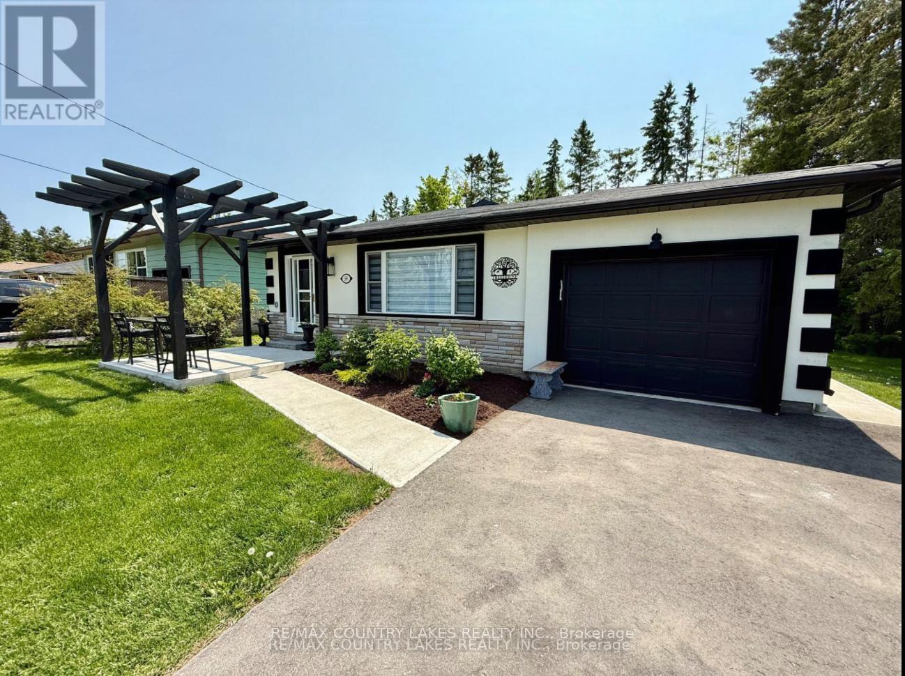 Photo 32 of 59 Third Street, Brock ON