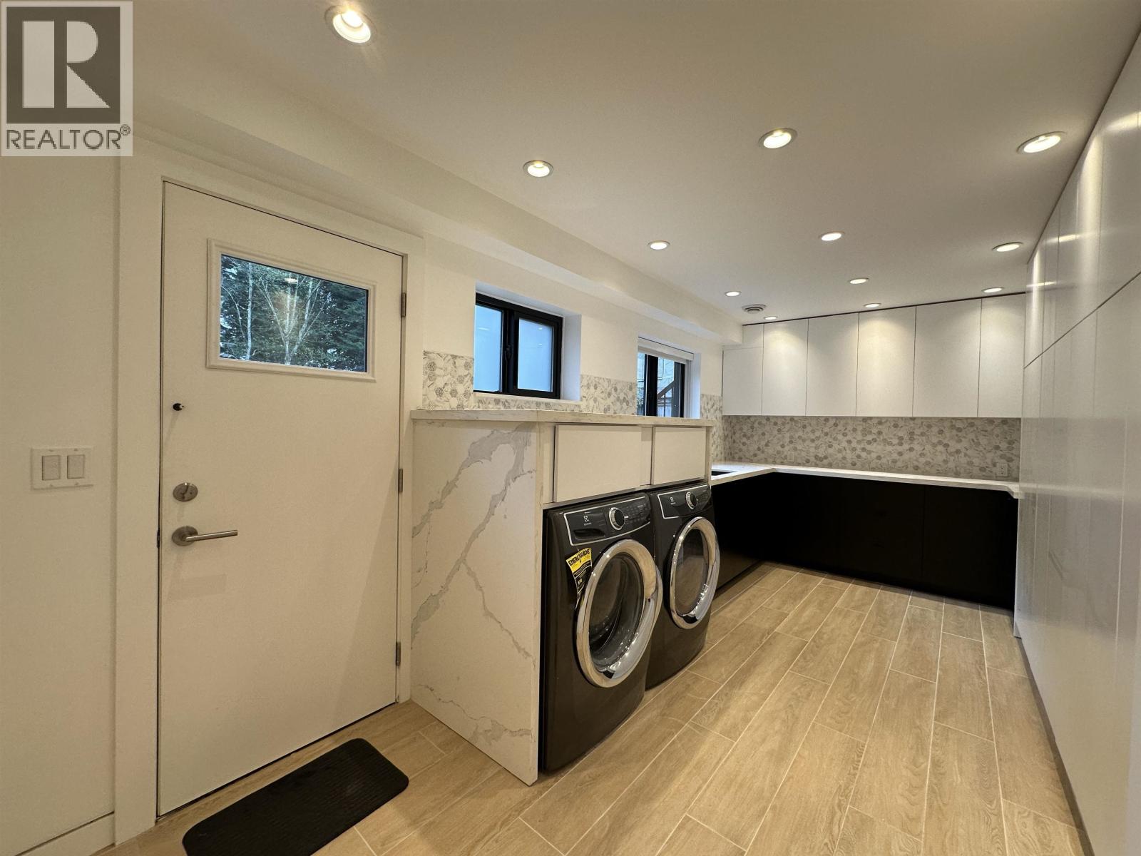 Photo 10 of 8258 Burnlake Drive, Burnaby BC