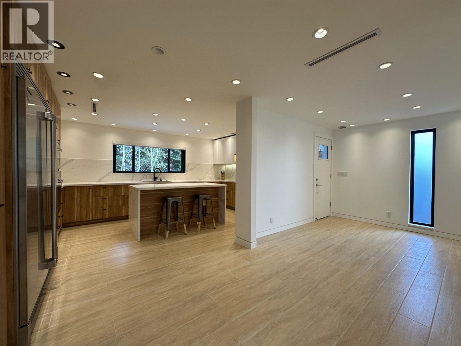 Photo 25 of 8258 Burnlake Drive, Burnaby BC