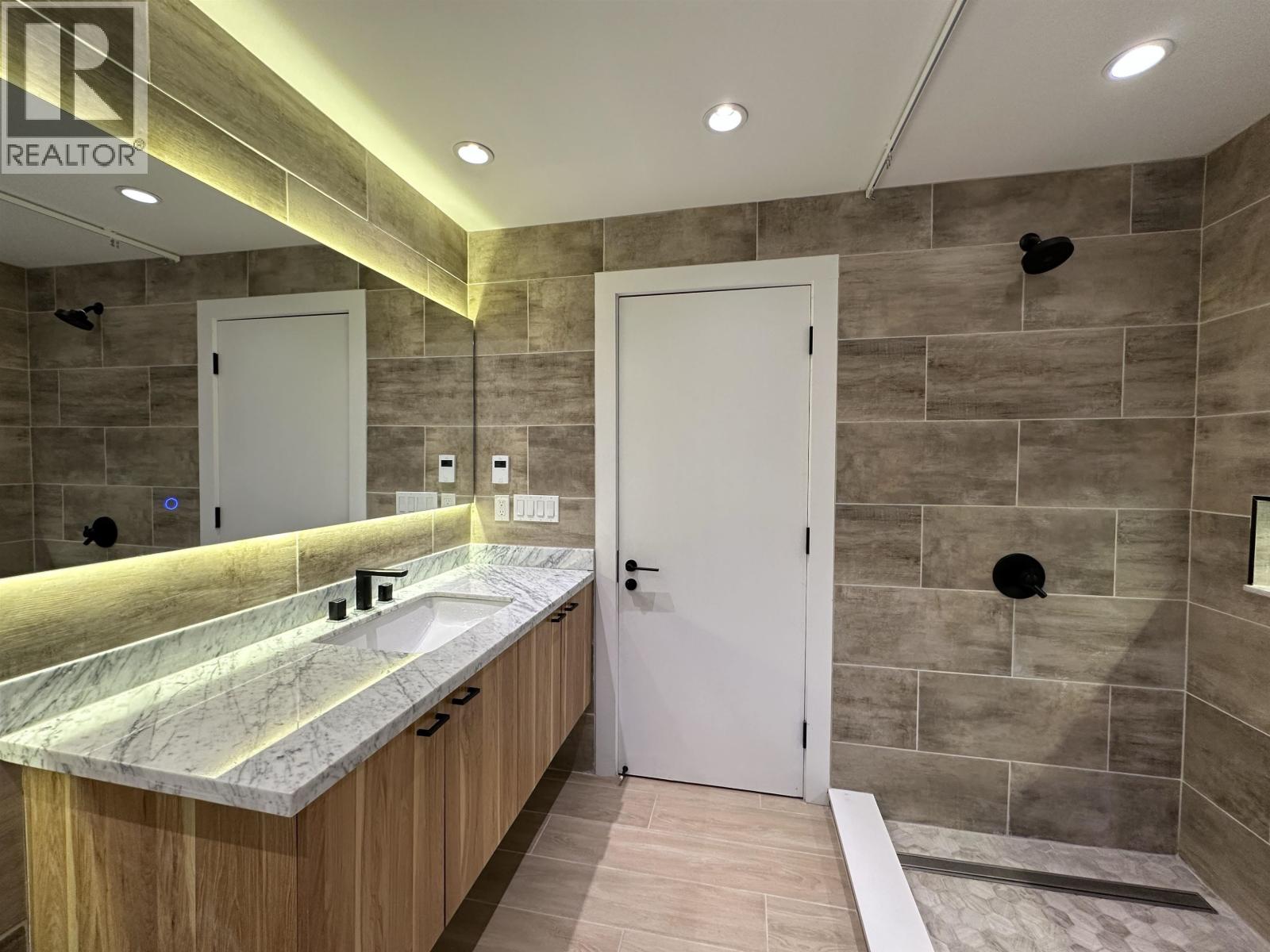 Photo 9 of 8258 Burnlake Drive, Burnaby BC