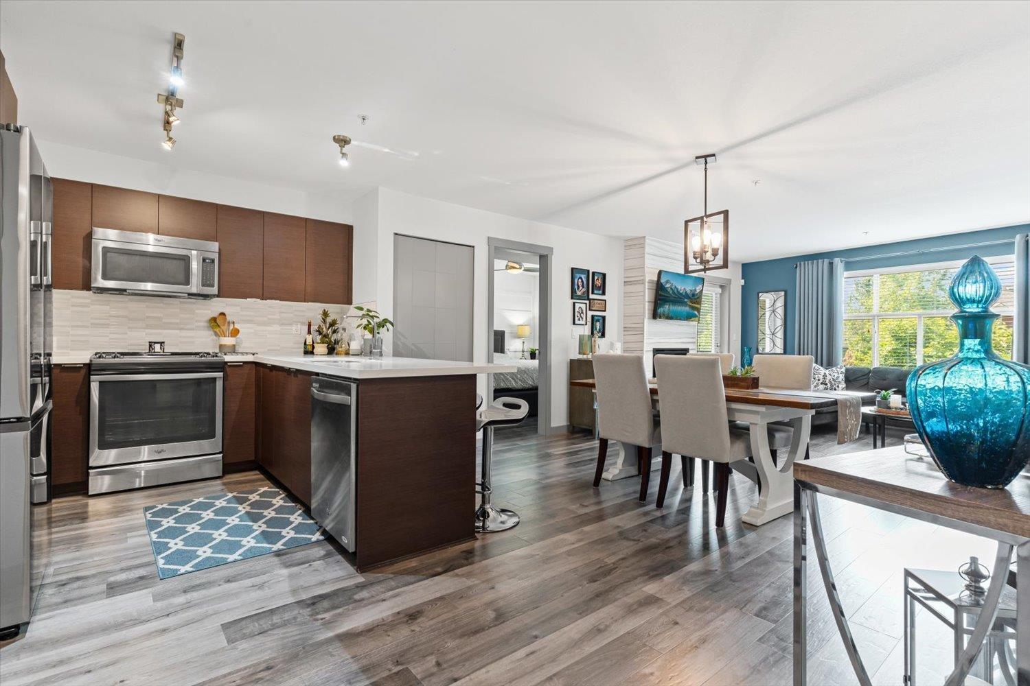 Photo 3 of 202 19201 66 A Avenue, Surrey BC