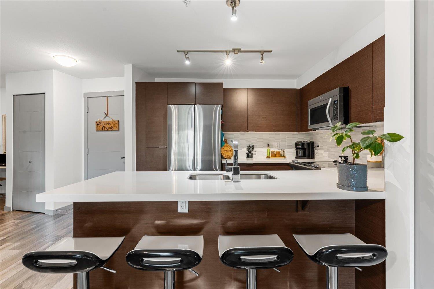 Photo 6 of 202 19201 66 A Avenue, Surrey BC