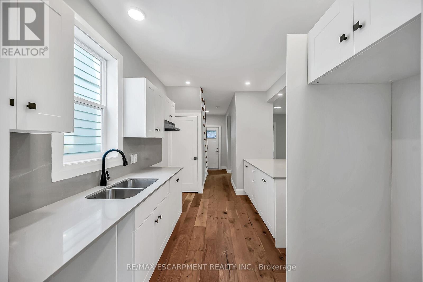 Photo 15 of 193 Glendale Avenue N, Hamilton ON