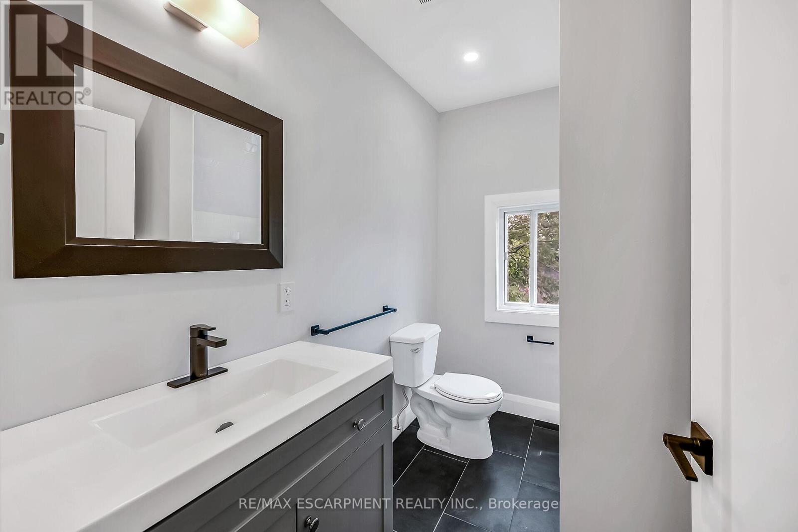 Photo 27 of 193 Glendale Avenue N, Hamilton ON
