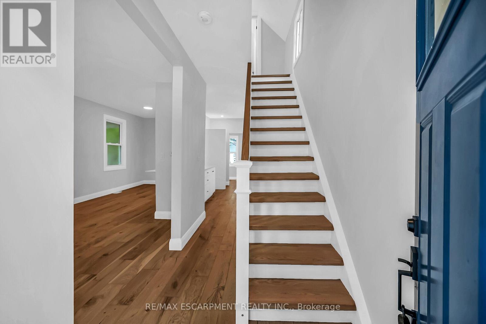 Photo 3 of 193 Glendale Avenue N, Hamilton ON
