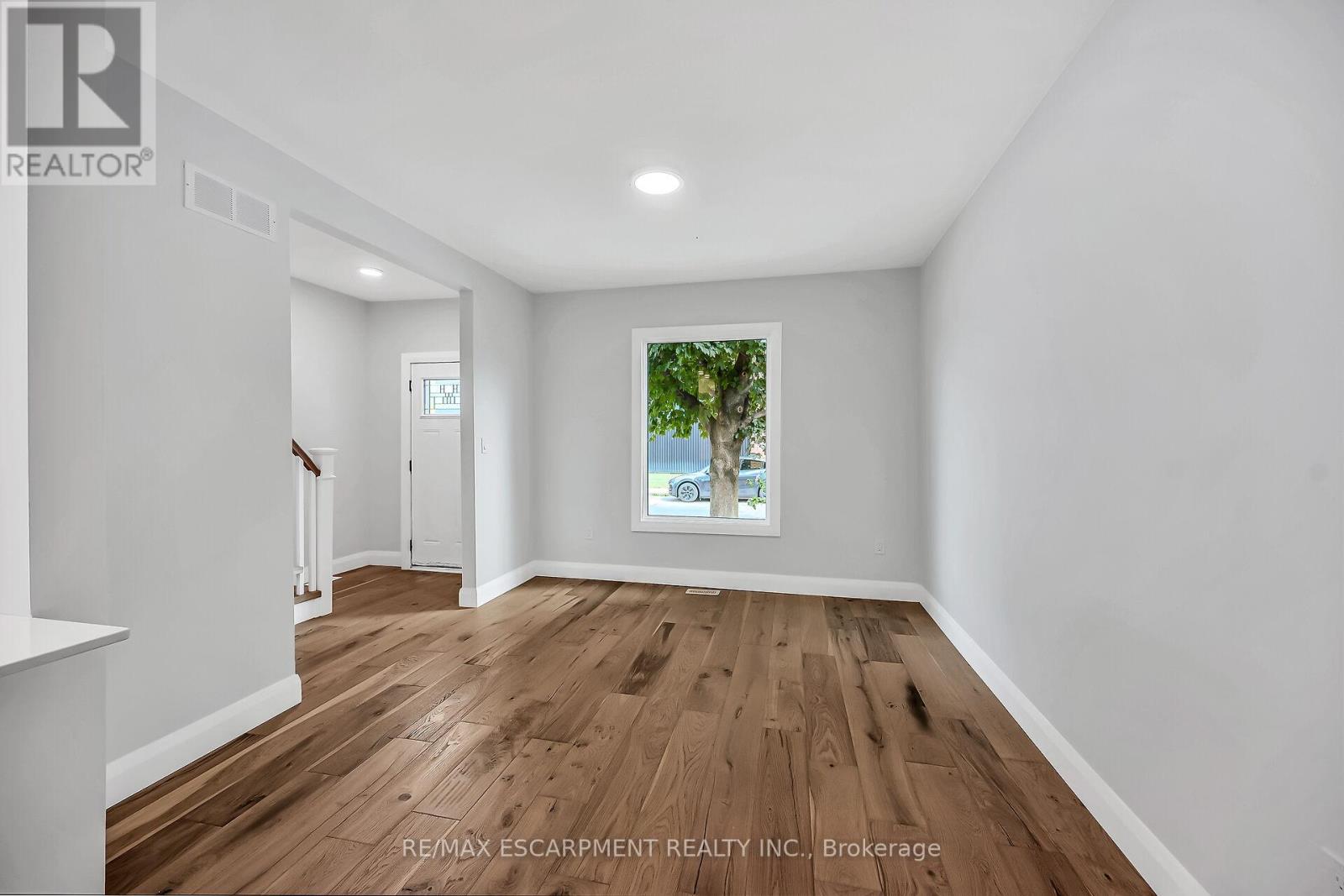 Photo 8 of 193 Glendale Avenue N, Hamilton ON