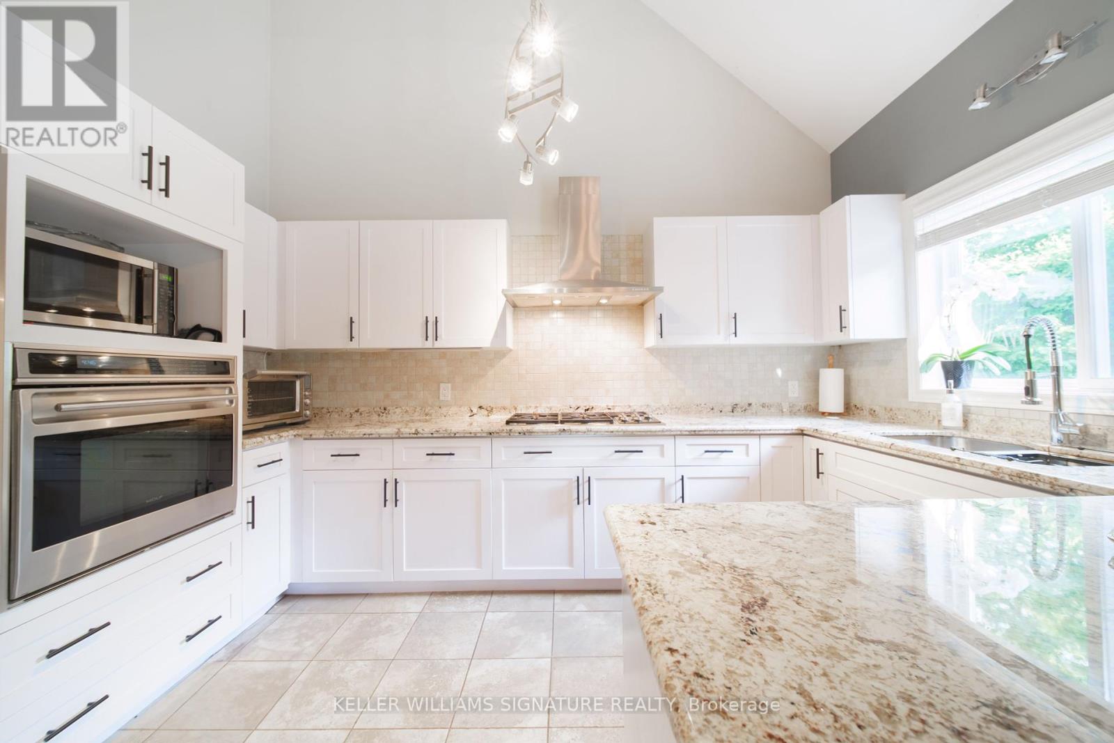 Photo 5 of 17 31 Book Road, Grimsby ON
