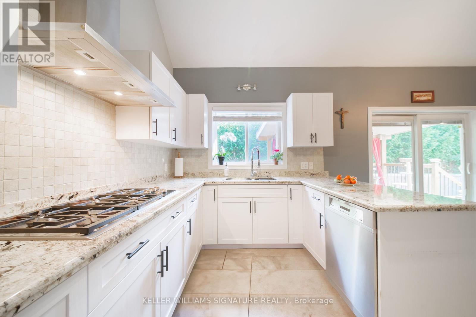 Photo 11 of 17 31 Book Road, Grimsby ON