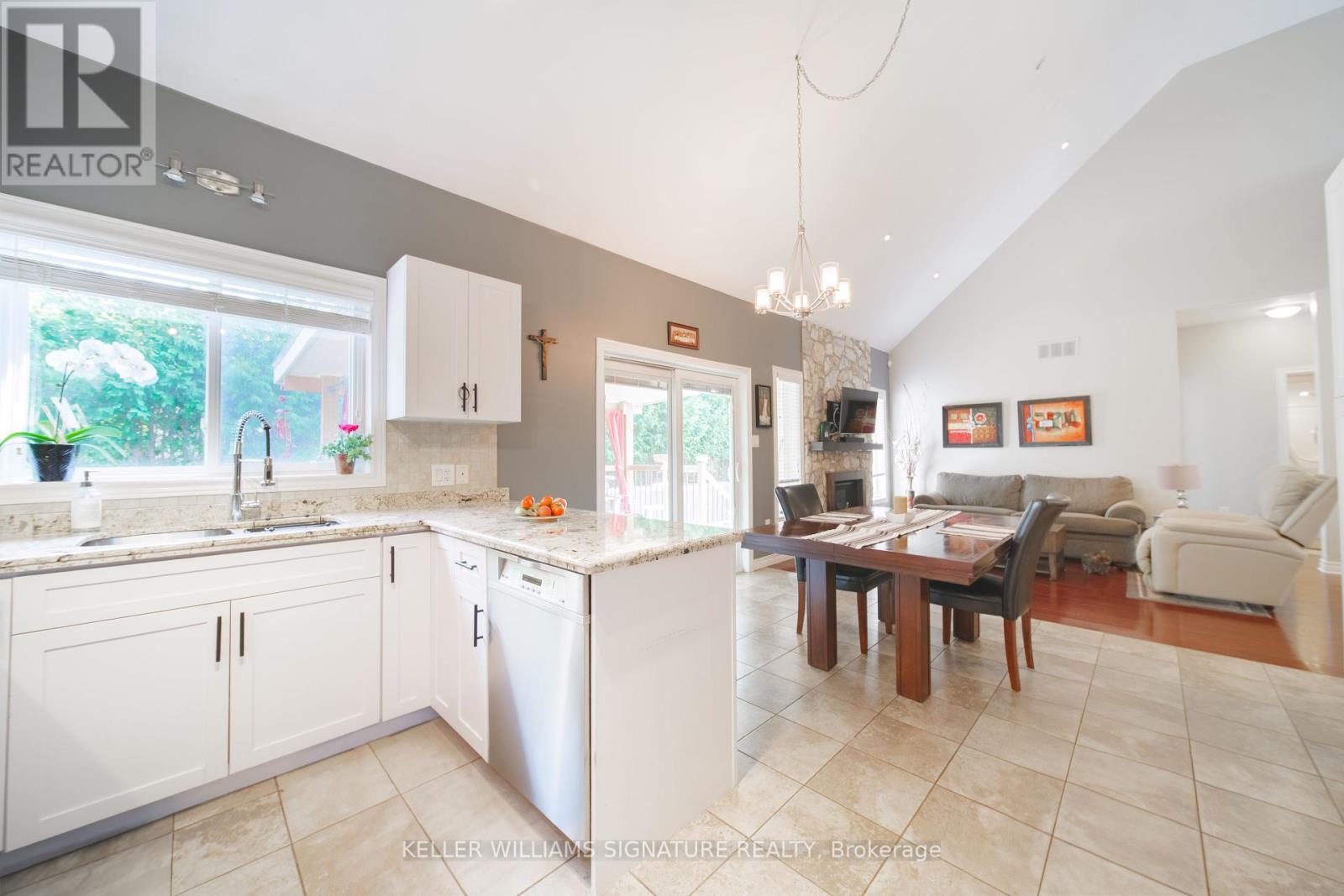 Photo 3 of 17 31 Book Road, Grimsby ON