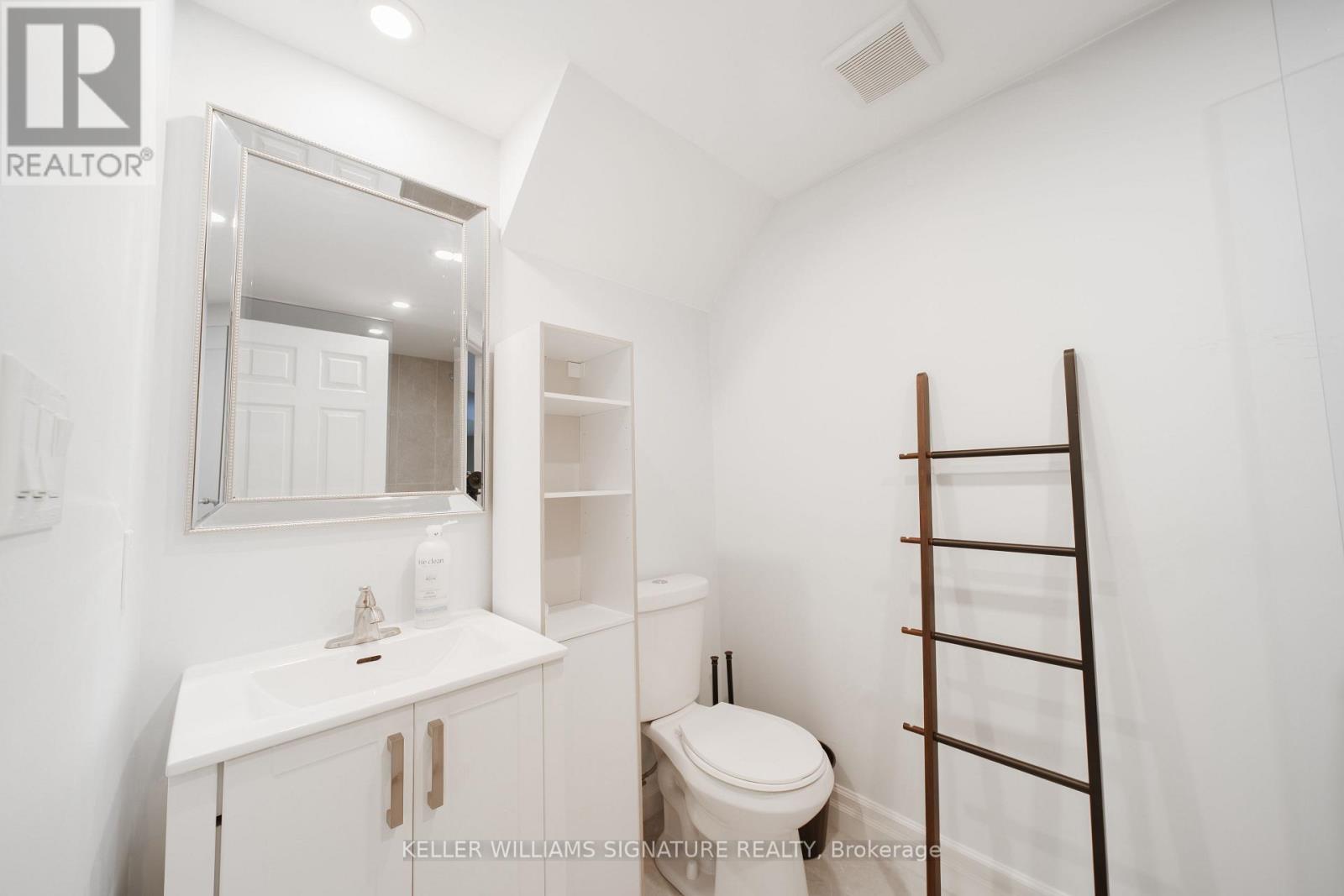 Photo 1 of 17 31 Book Road, Grimsby ON