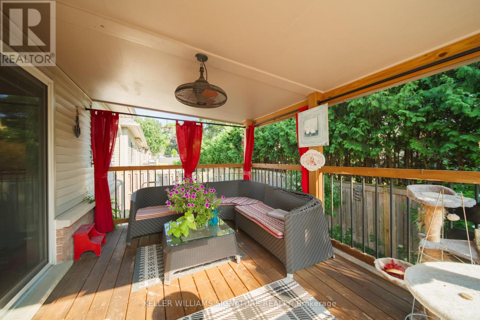 Photo 6 of 17 31 Book Road, Grimsby ON