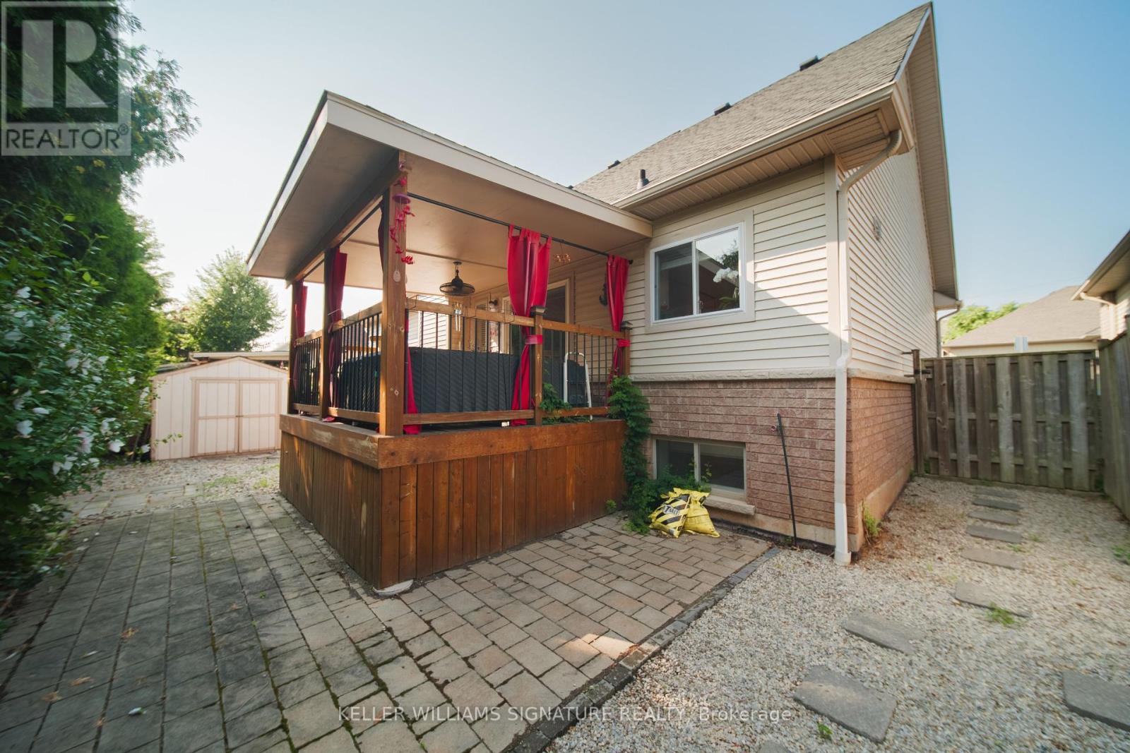 Photo 8 of 17 31 Book Road, Grimsby ON