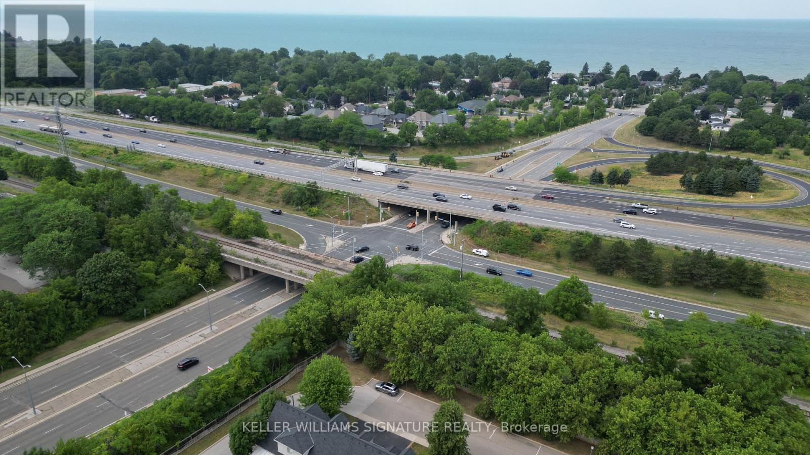 Photo 15 of 17 31 Book Road, Grimsby ON
