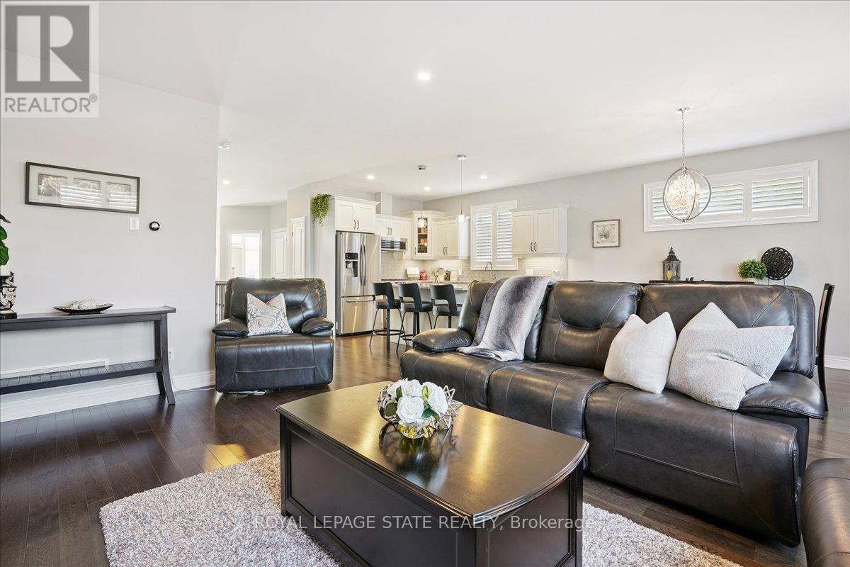 Photo 7 of 4188 Village Creek Drive, Fort Erie ON