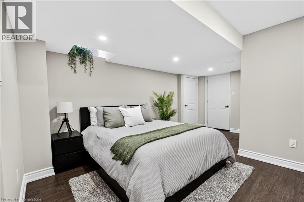 Photo 40 of 225 Skinner Road, Waterdown ON