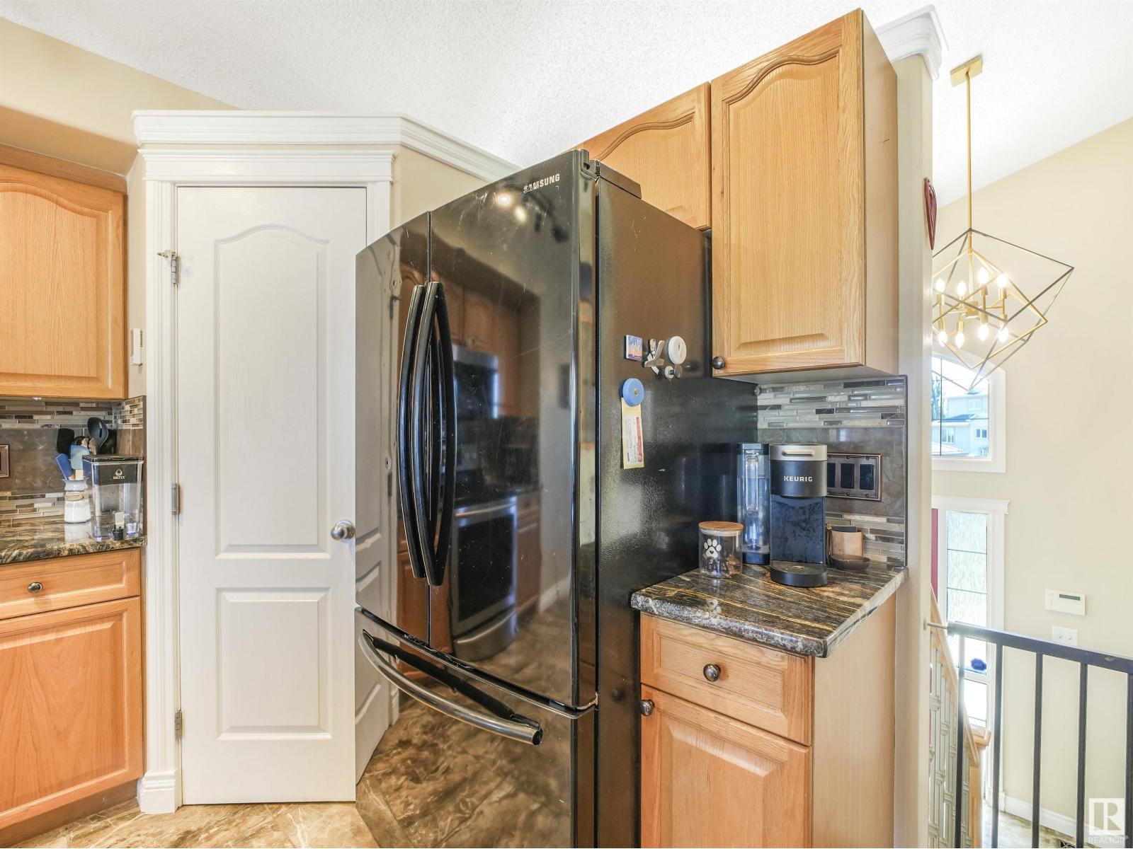 Photo 15 of 4832 157 Av Nw, Edmonton AB