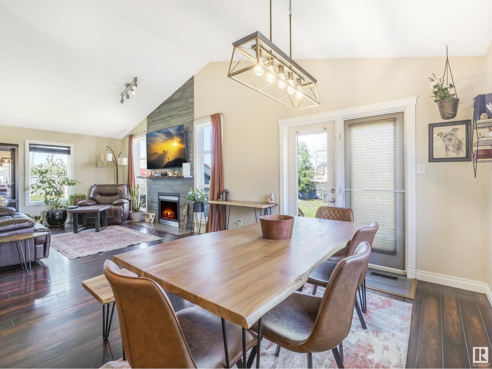 Photo 16 of 4832 157 Av Nw, Edmonton AB