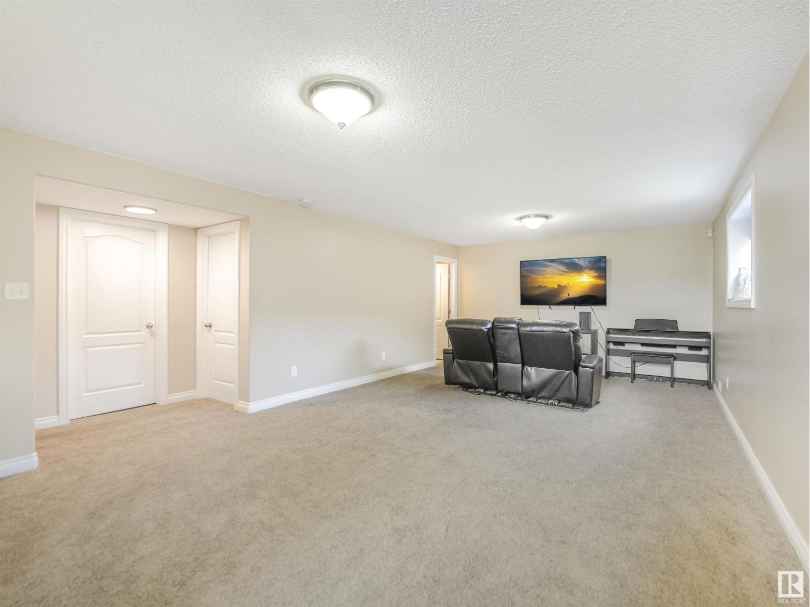 Photo 37 of 4832 157 Av Nw, Edmonton AB