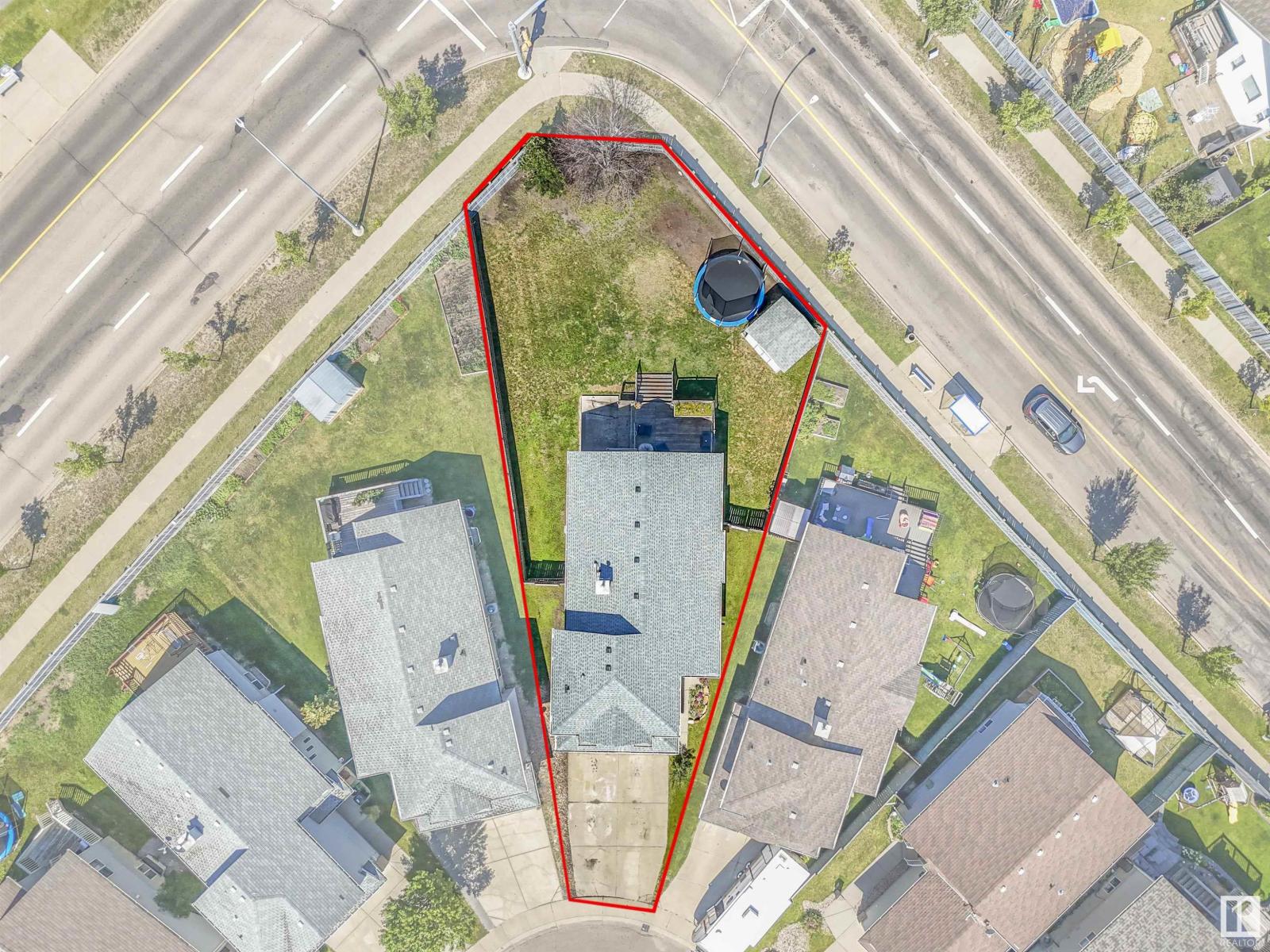 Photo 4 of 4832 157 Av Nw, Edmonton AB