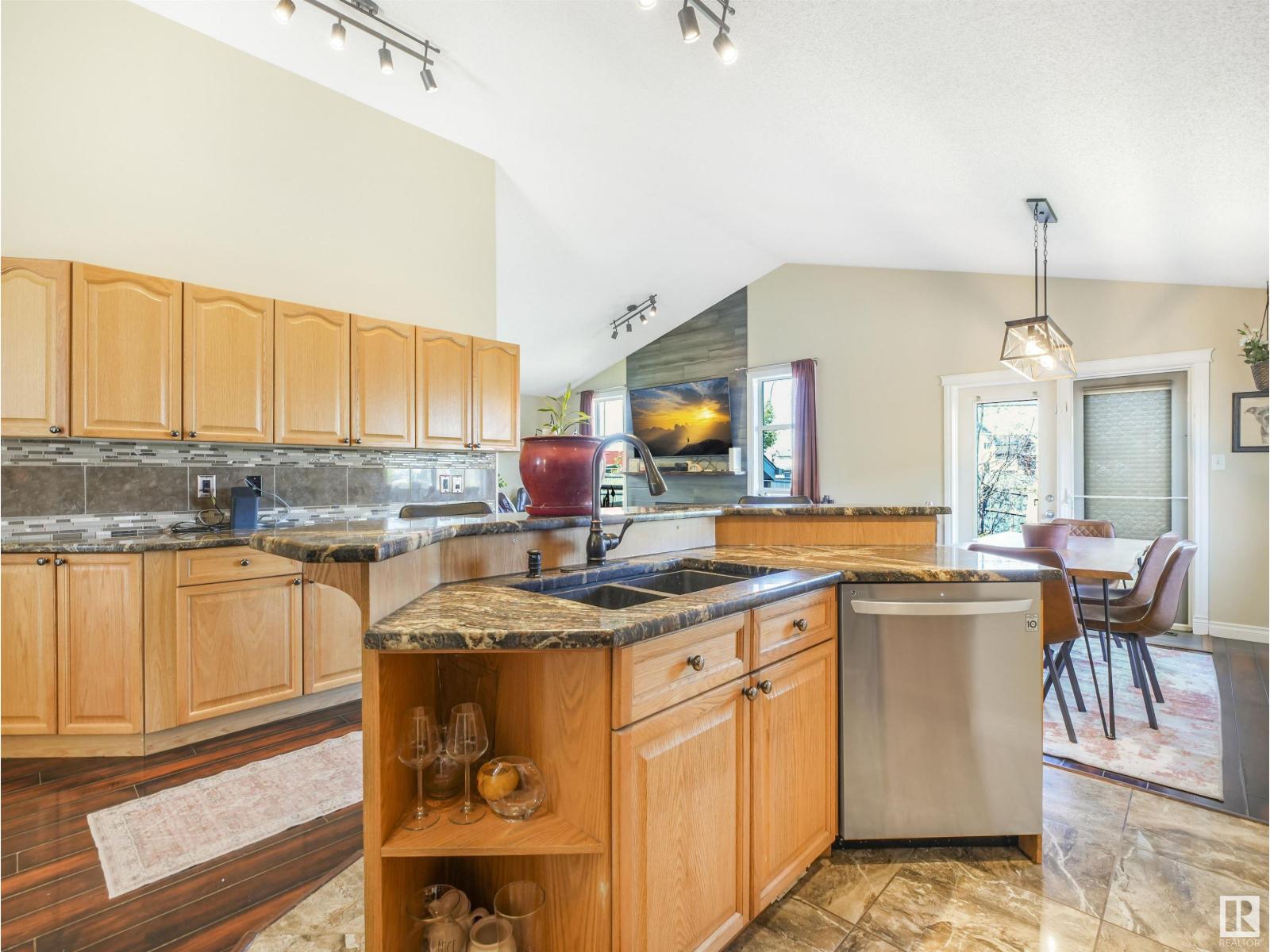 Photo 9 of 4832 157 Av Nw, Edmonton AB