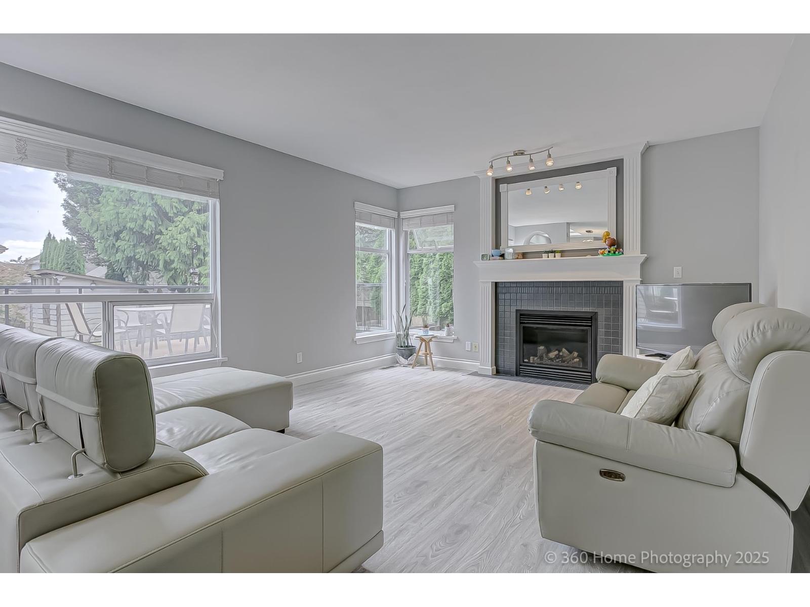Photo 10 of 19088 63 B Avenue, Surrey BC