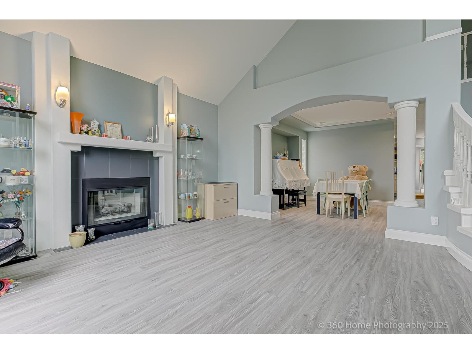 Photo 3 of 19088 63 B Avenue, Surrey BC