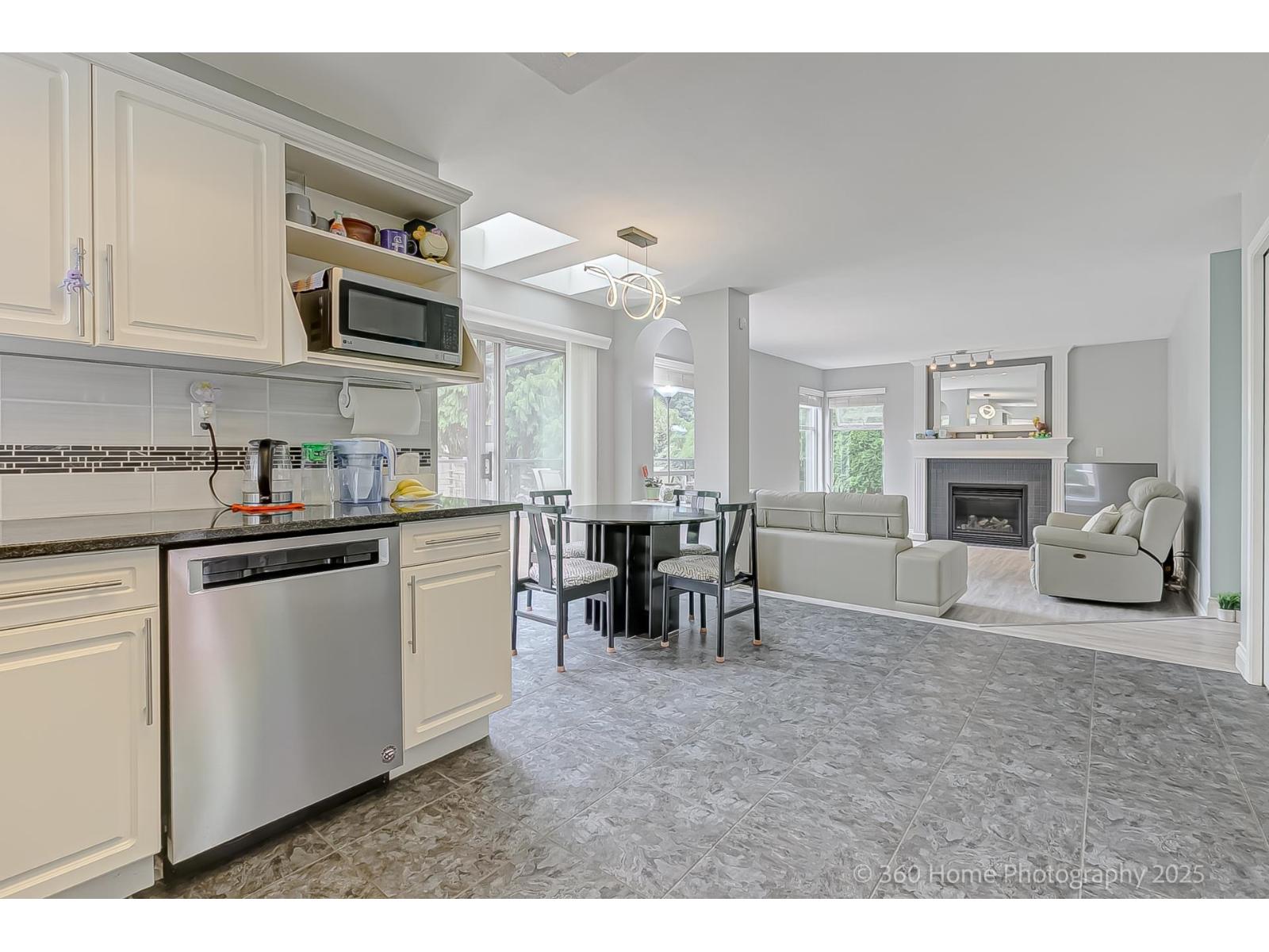 Photo 9 of 19088 63 B Avenue, Surrey BC