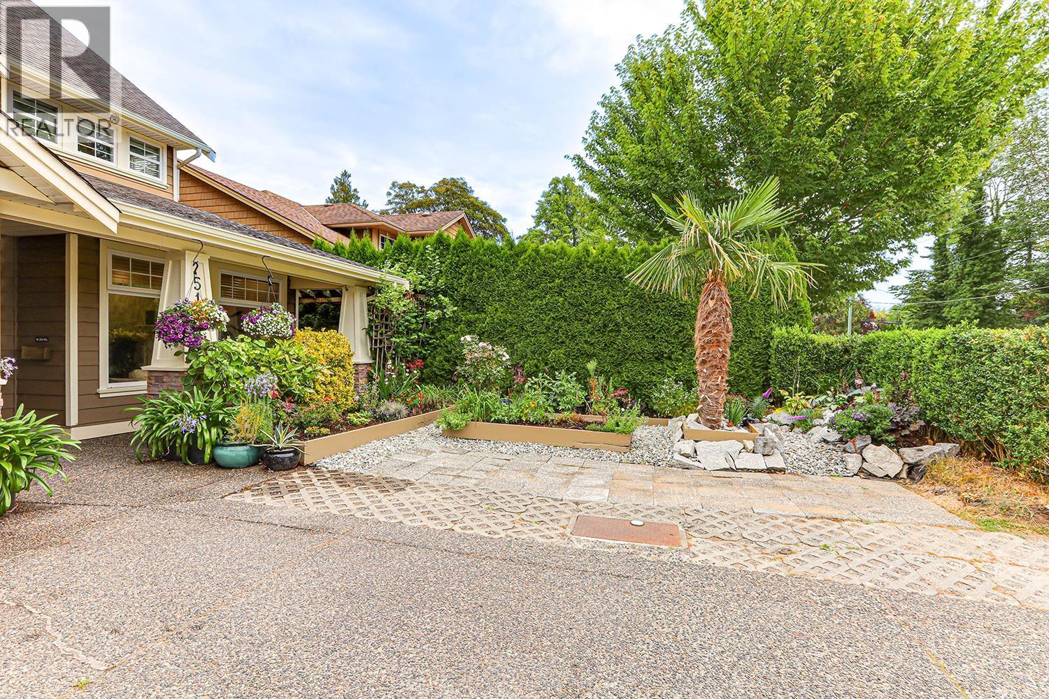 5171 45 AVENUE, Delta
