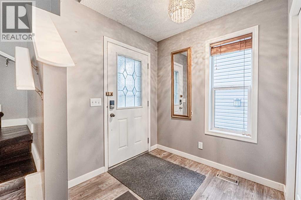 Photo 6 of 121 Saddlecrest Green Ne, Calgary AB