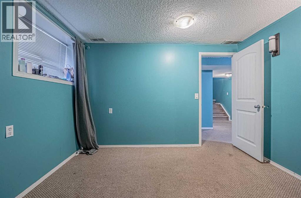 Photo 1 of 121 Saddlecrest Green Ne, Calgary AB