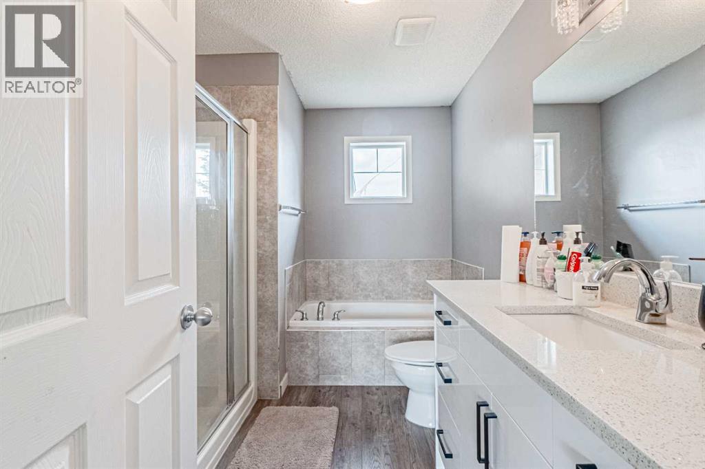 Photo 3 of 121 Saddlecrest Green Ne, Calgary AB