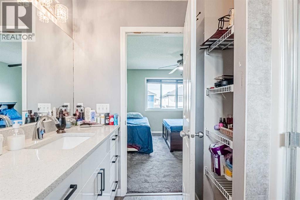 Photo 20 of 121 Saddlecrest Green Ne, Calgary AB