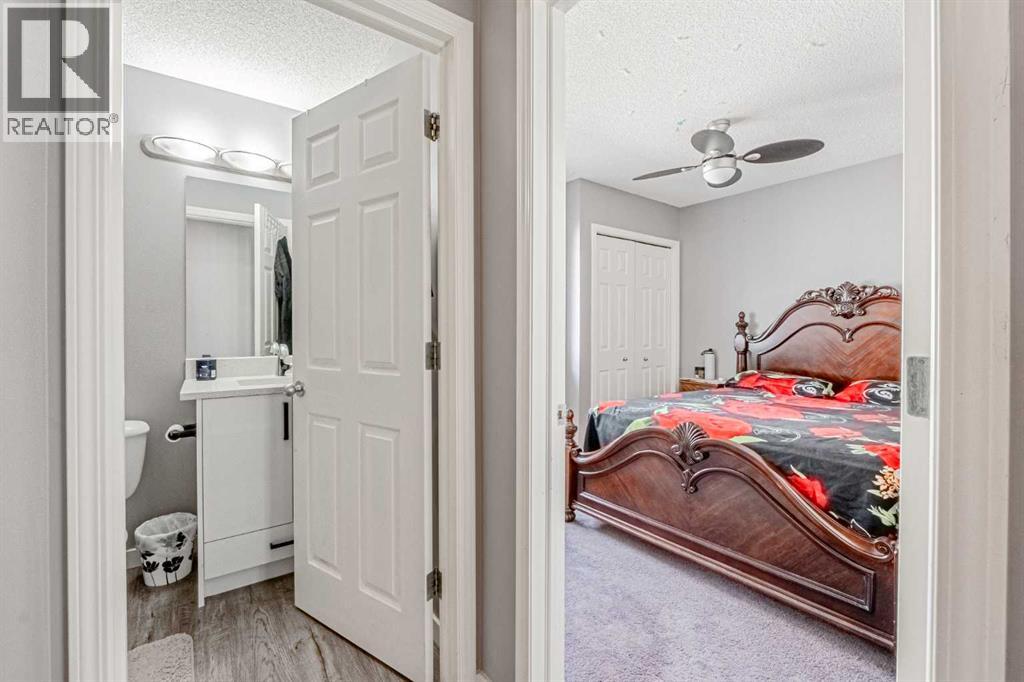Photo 4 of 121 Saddlecrest Green Ne, Calgary AB