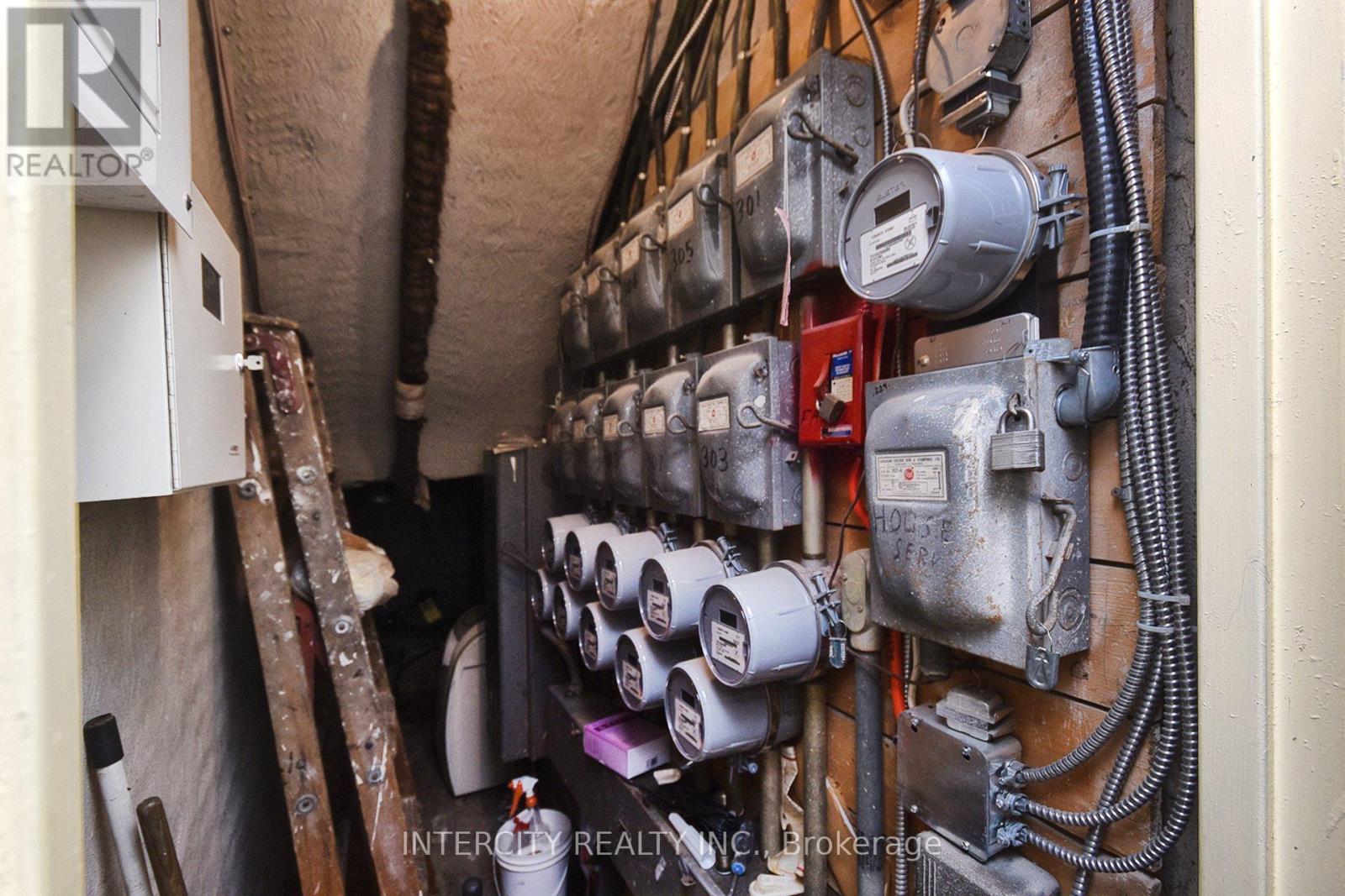 Photo 21 of 415 Wilson Avenue, Toronto ON